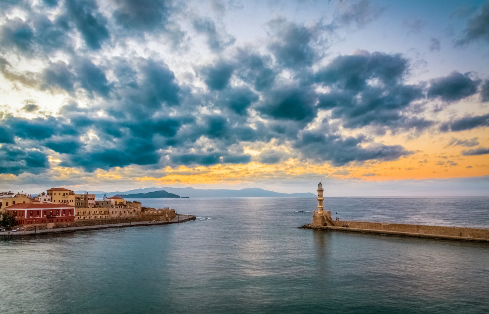 grèce mer phare maison panorama nuages coucher de soleil