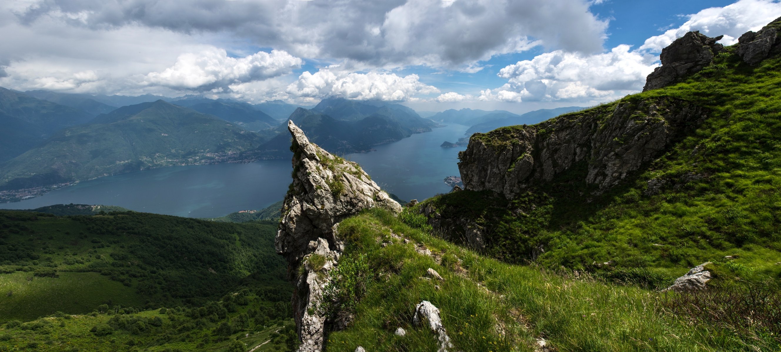 góry grona monte grona jezioro como lombardia włochy alpy włochy jezioro góry chmury panorama