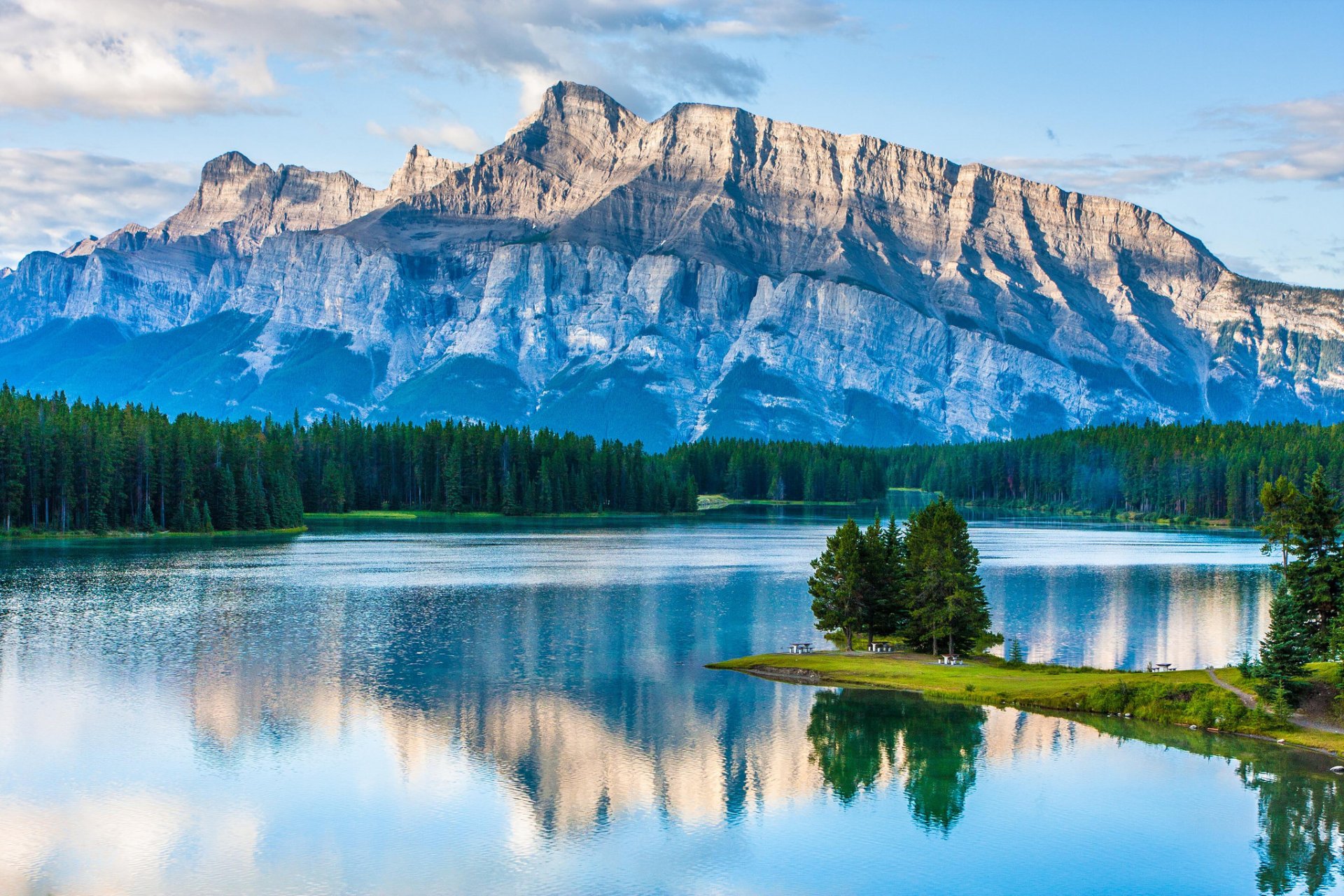 zwei jack lake banff national park alberta kanada berge wald see