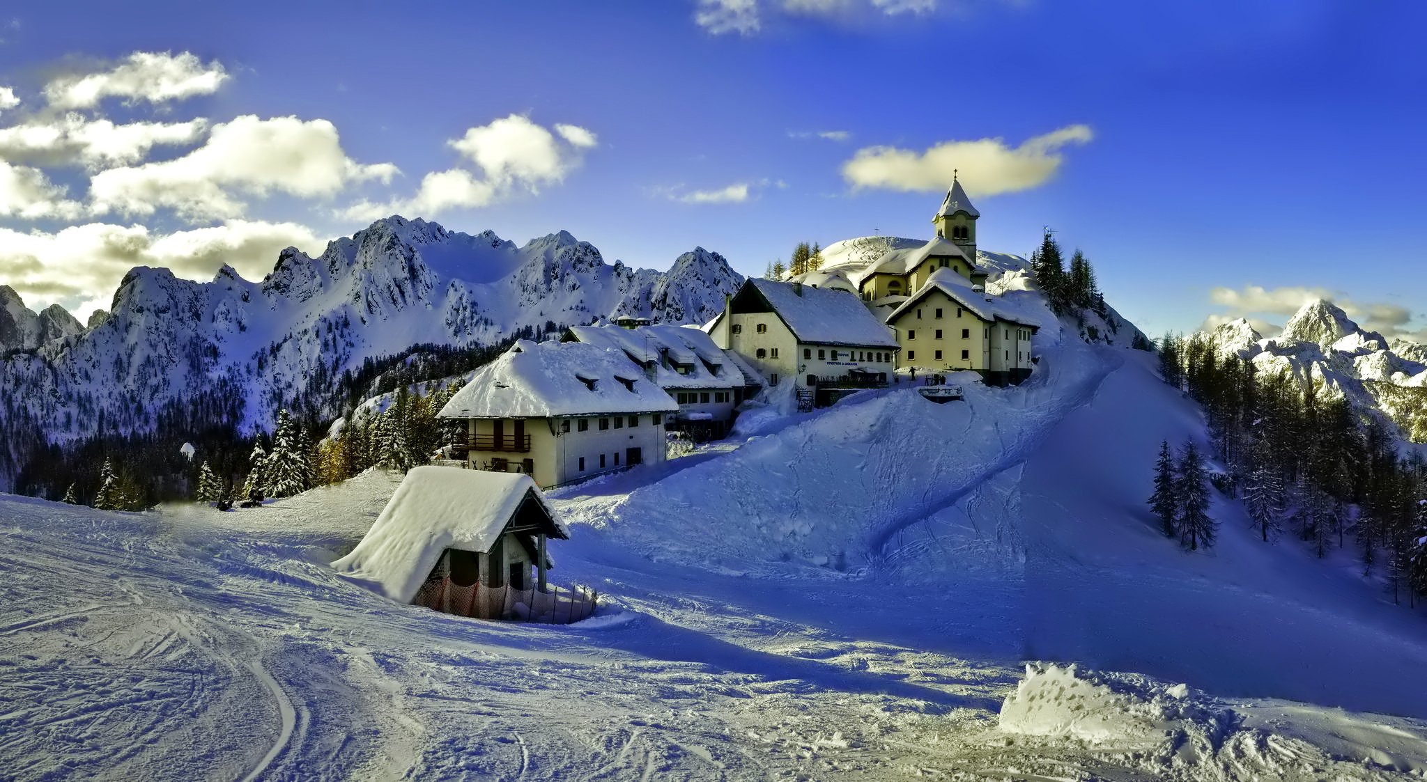 himmel wolken berge winter schnee zuhause kirche bäume