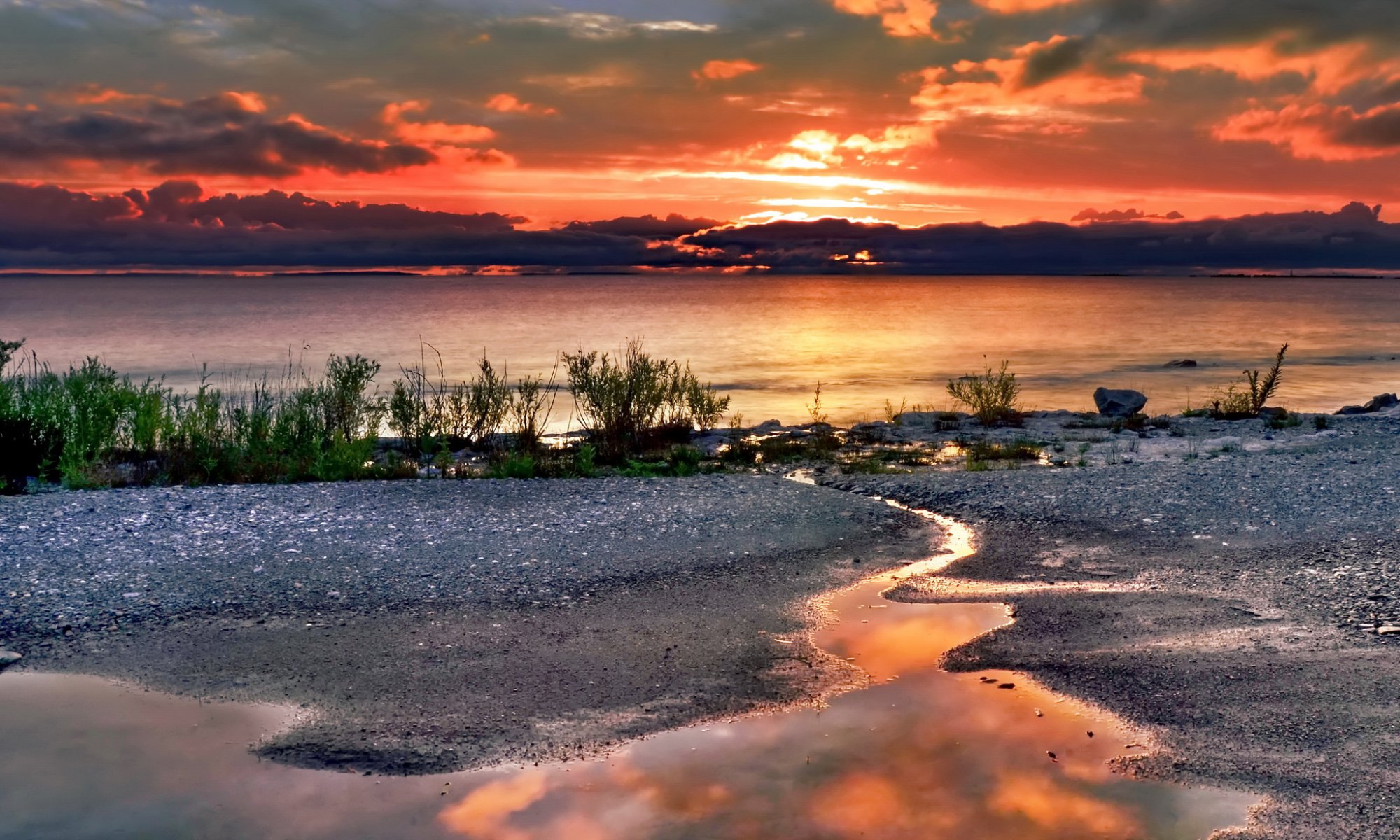 lago puesta de sol nubes resplandor