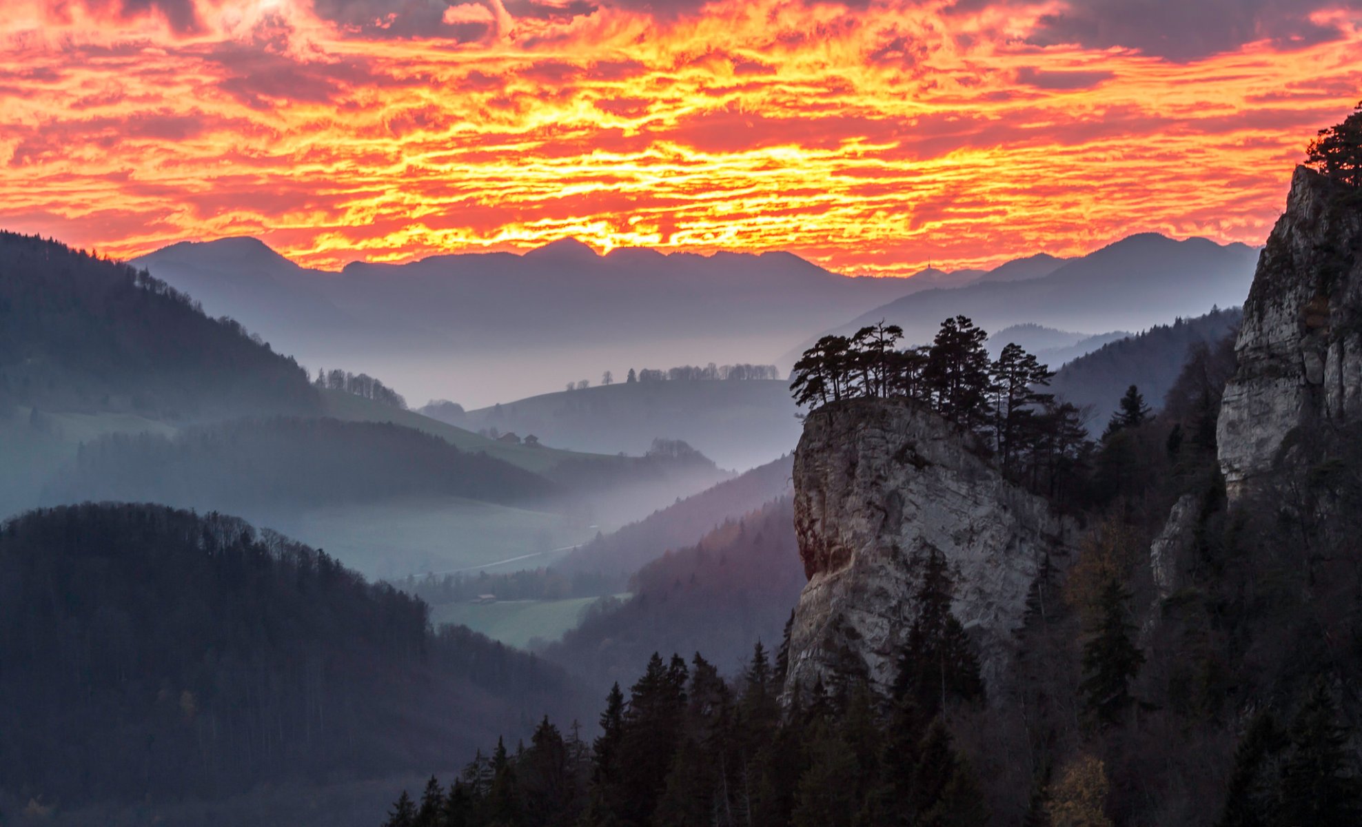 ky clouds glow mountain fog valley rock tree house