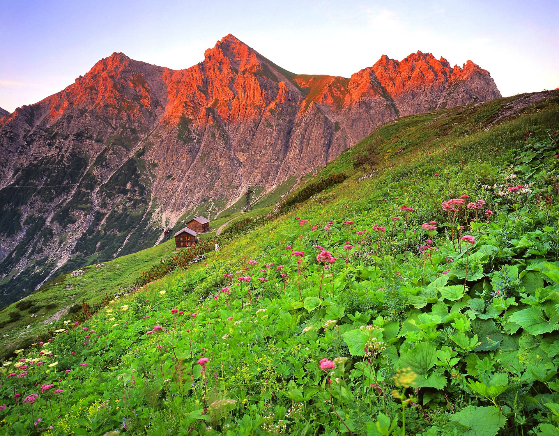 autriche brandnertal ciel nuages montagnes fleurs coucher de soleil maison