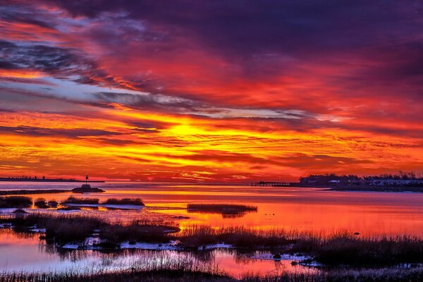 Tramonto rosso nel cielo