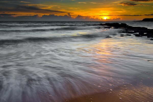 Paysage de la mer au coucher du soleil