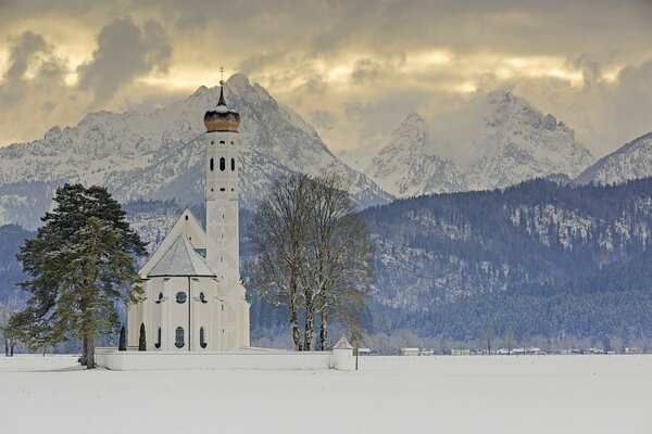 Iglesia de San Kalman en Alemania en invierno