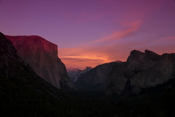 Amanecer en el parque nacional de Yosemite
