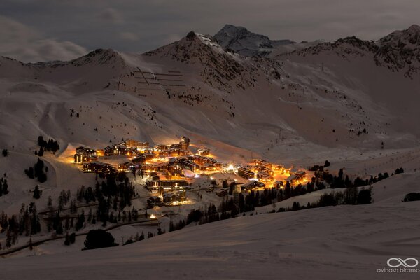 Resort Nacht Lichter Berge