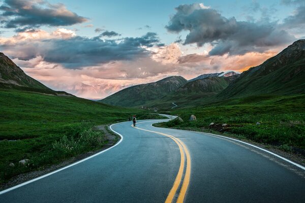 Strada di montagna in Alaska