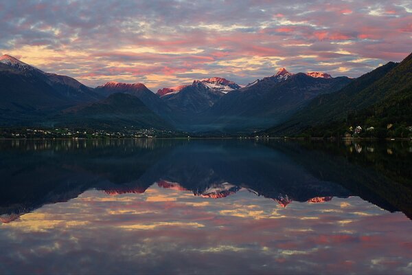 The beautiful sky is reflected in the lake