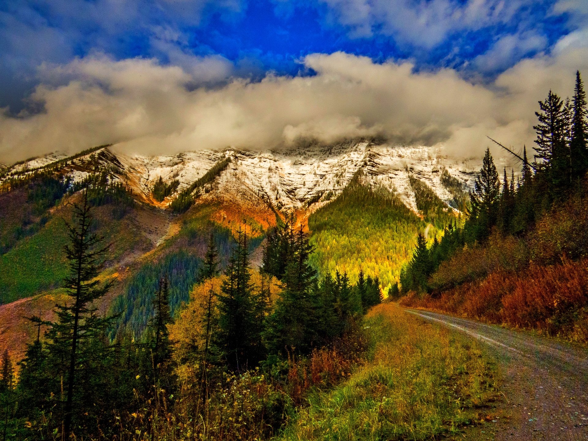 naturaleza montañas cielo nubes nieve bosque parque árboles hojas colorido camino otoño caída colores paseo