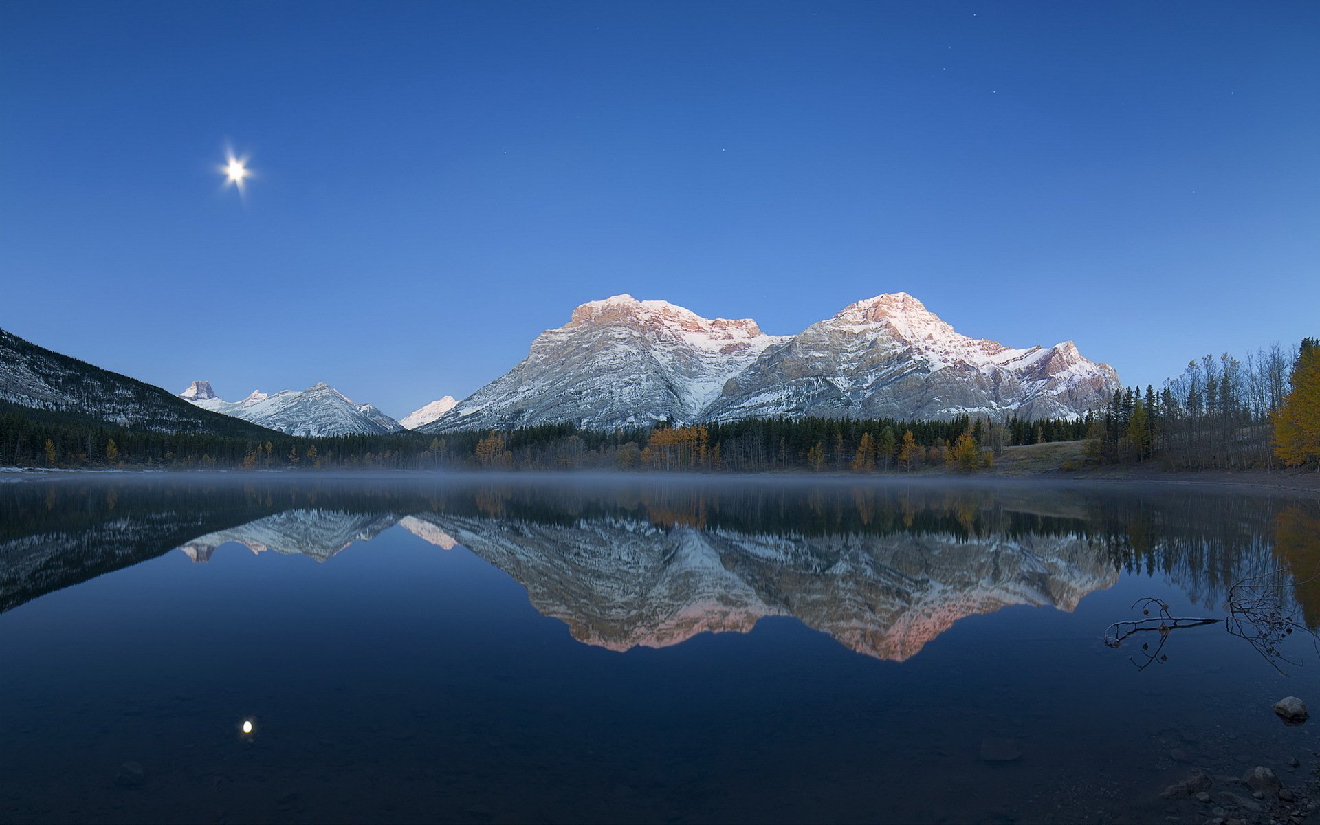 montagnes forêt lac lune nuit réflexion