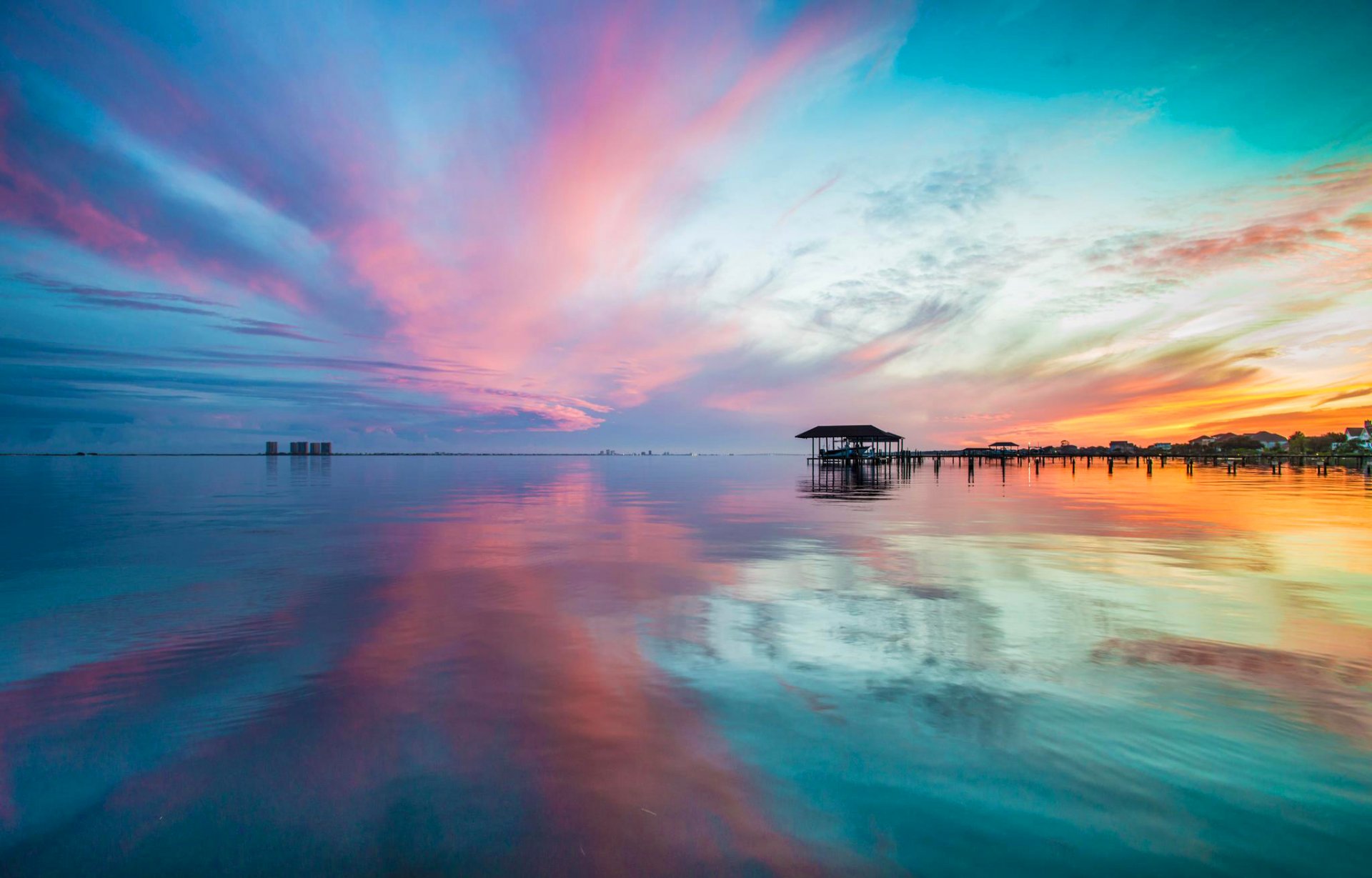 ciel nuages coucher de soleil mer côte réflexion horizon village maisons nature