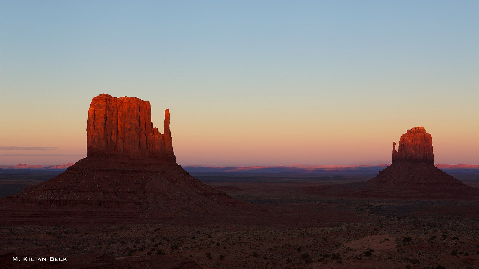 états-unis arizona monument valley roches ciel lumière soirée