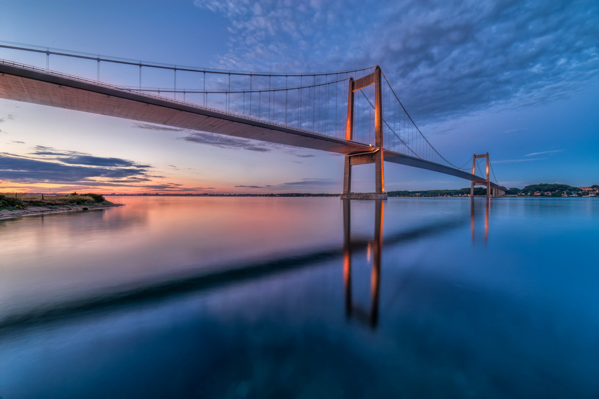 danimarca piccolo ponte cintura ponte stretto sera tramonto cielo nuvole riflessione