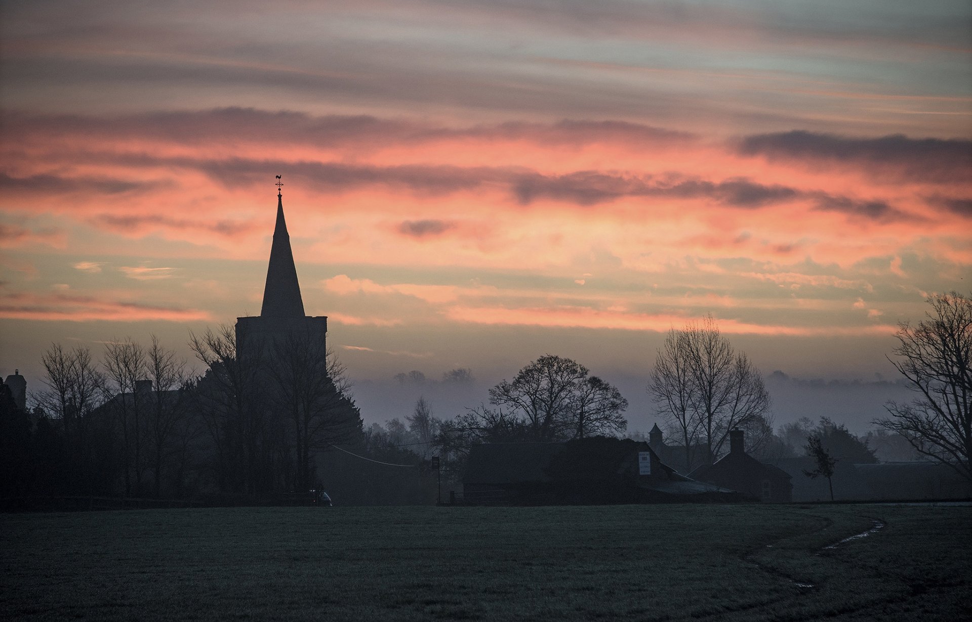 matin aube ciel nuages clairière village arbres église temple nature