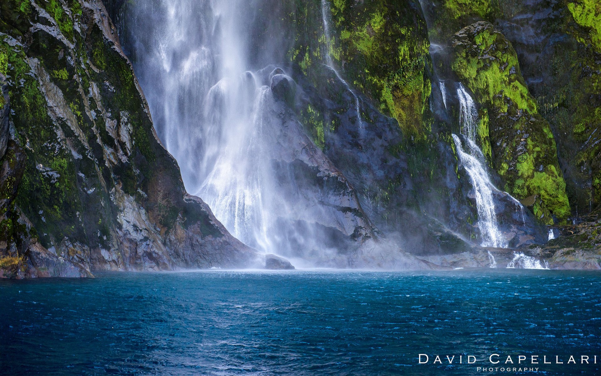 naturaleza cascada lago rocas musgo nueva zelanda david capellari