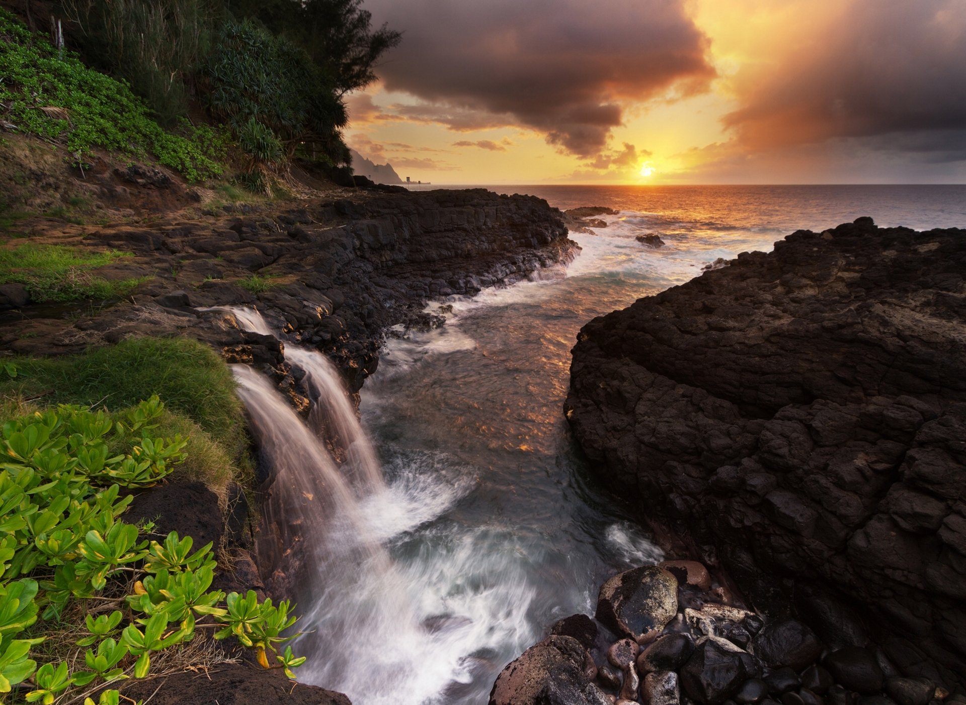 meer küste felsen sonnenuntergang wasserfall