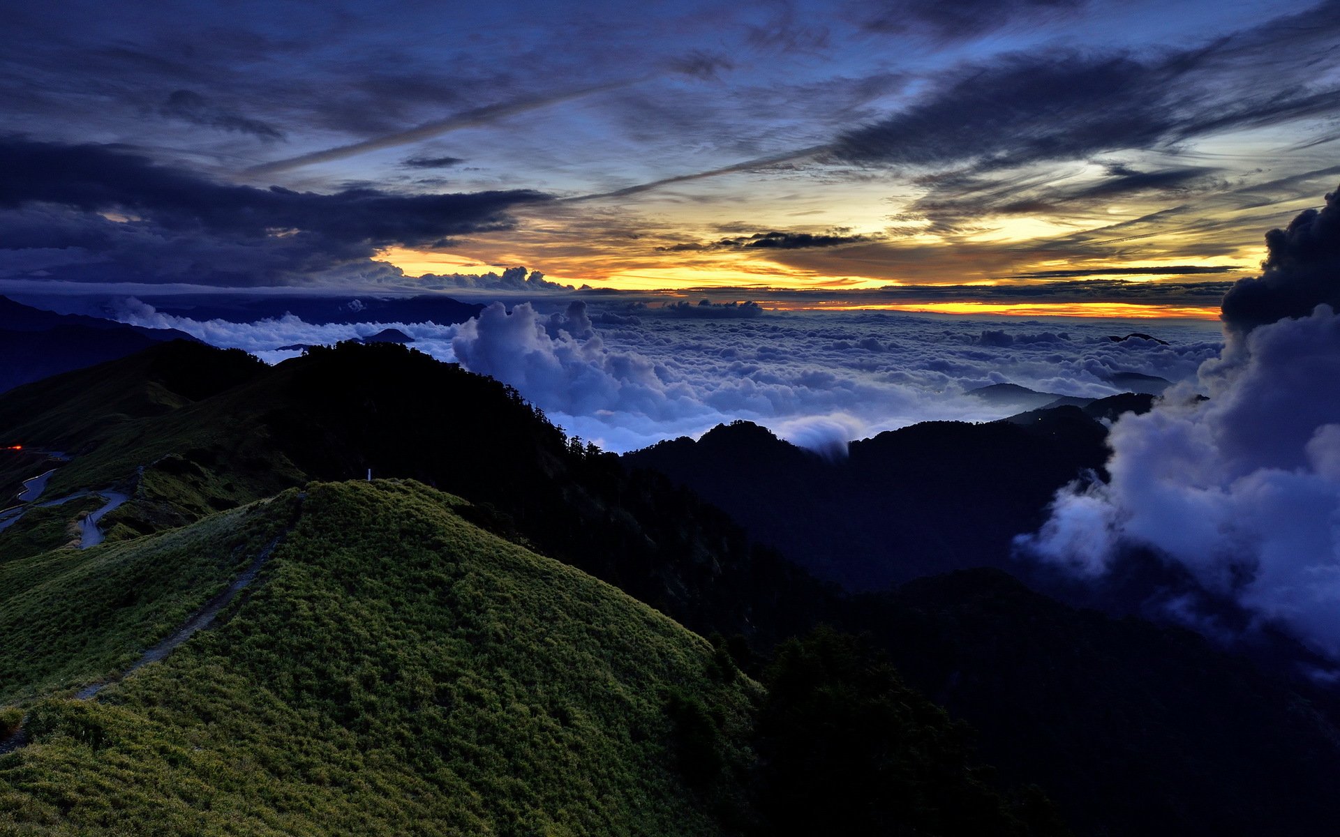 puesta de sol montañas nubes paisaje