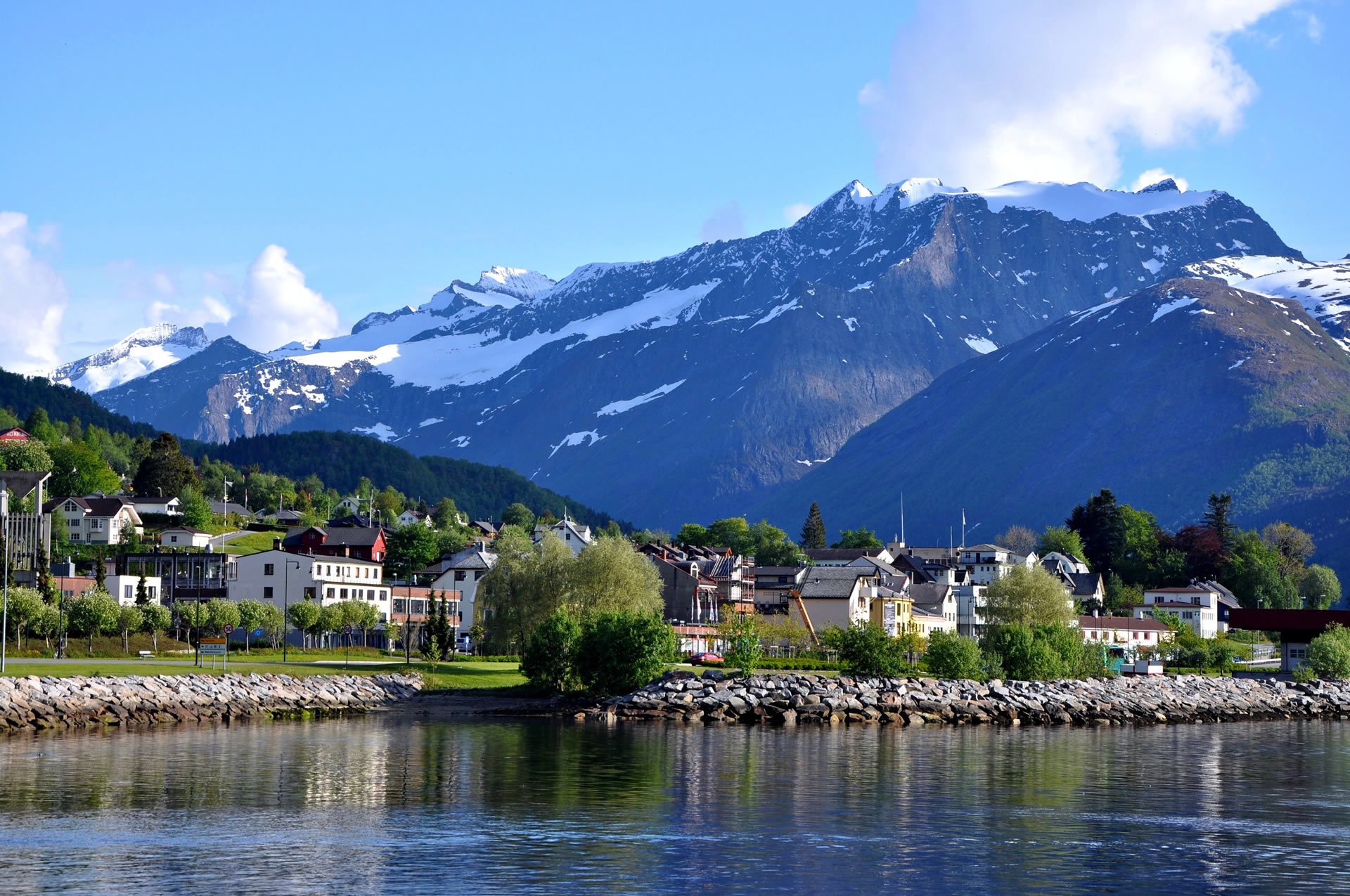 norwegen berge promenade stadt