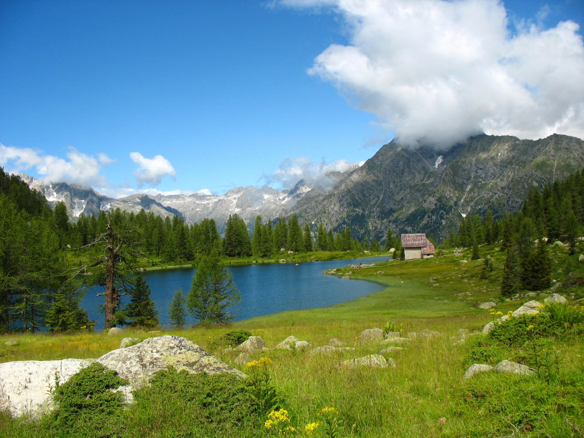 italien himmel wolken berge see tal haus bäume steine