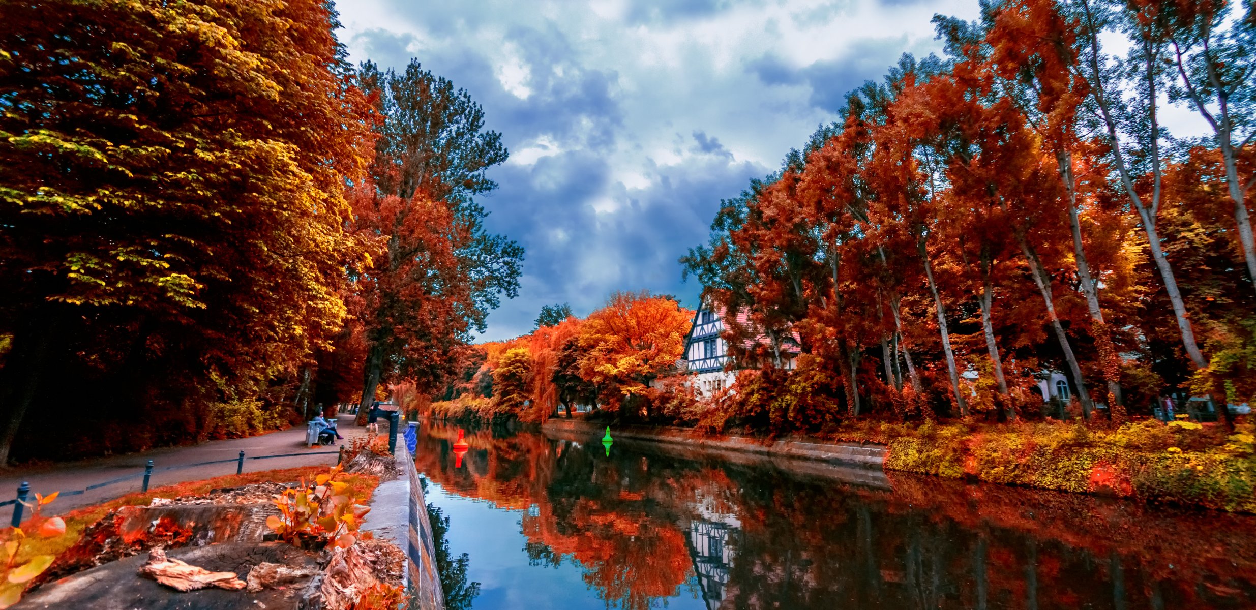 paisaje belleza río reflexión otoño árboles hojas cabaña