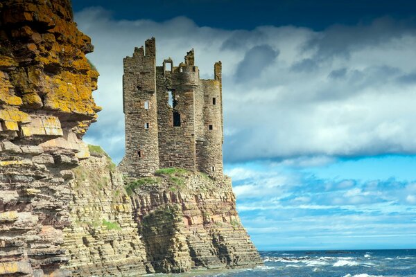 Scotland rocks and keysh castle