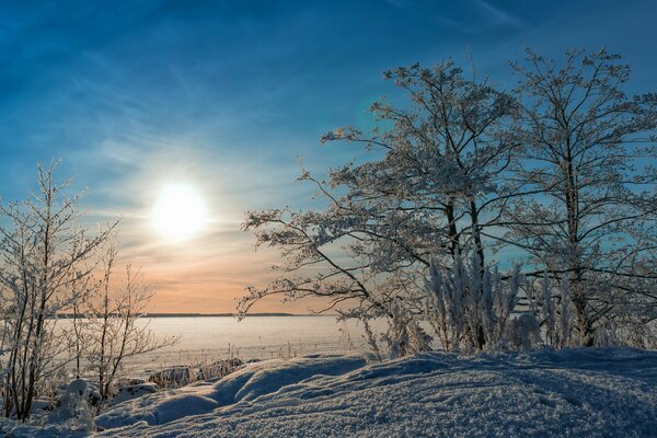 Wintersee Morgen Dorf