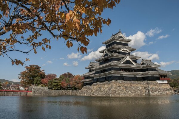 Herbst im Matsumoto-Schlosspark