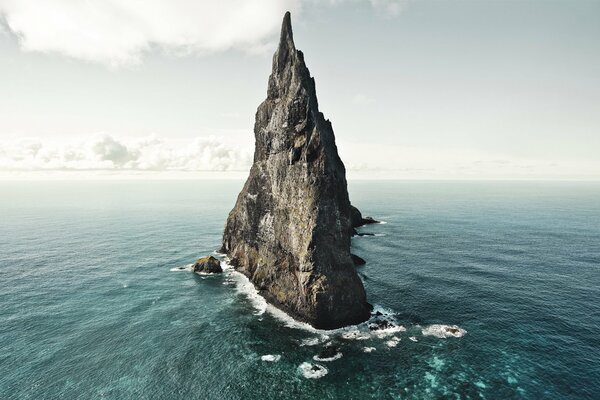 Natura dell Australia, roccia nell acqua dell oceano sull Isola