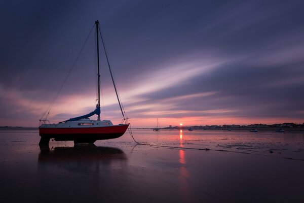 Schöner Sonnenuntergang am Meer