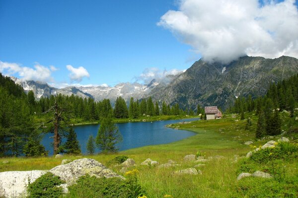 L arrière-pays Italien dans la région montagneuse