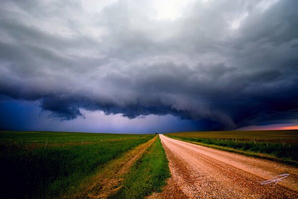 La route part en prévision d un orage