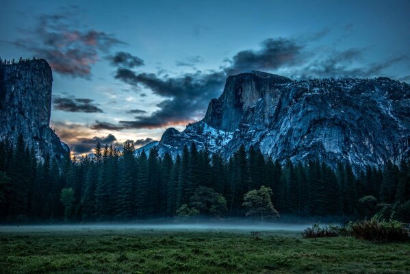 Falaises du parc National de Yosemite, Californie