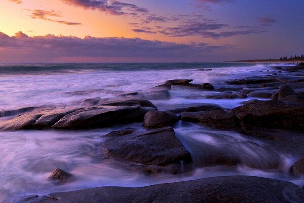 Nachtlandschaft Meer und Steine