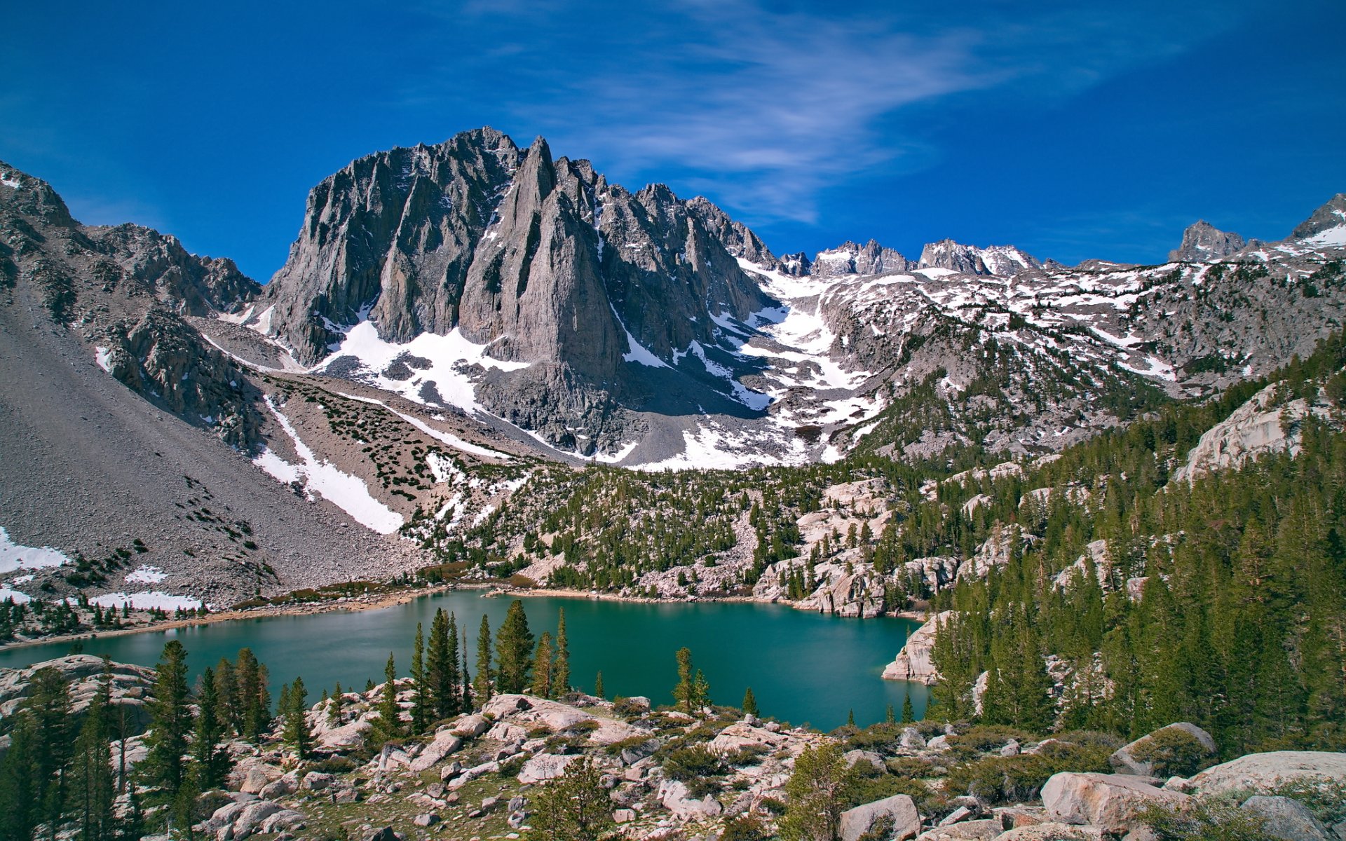 roca del templo tercer lago glaciar empalizadas desierto de john muir california montañas lago laderas árboles