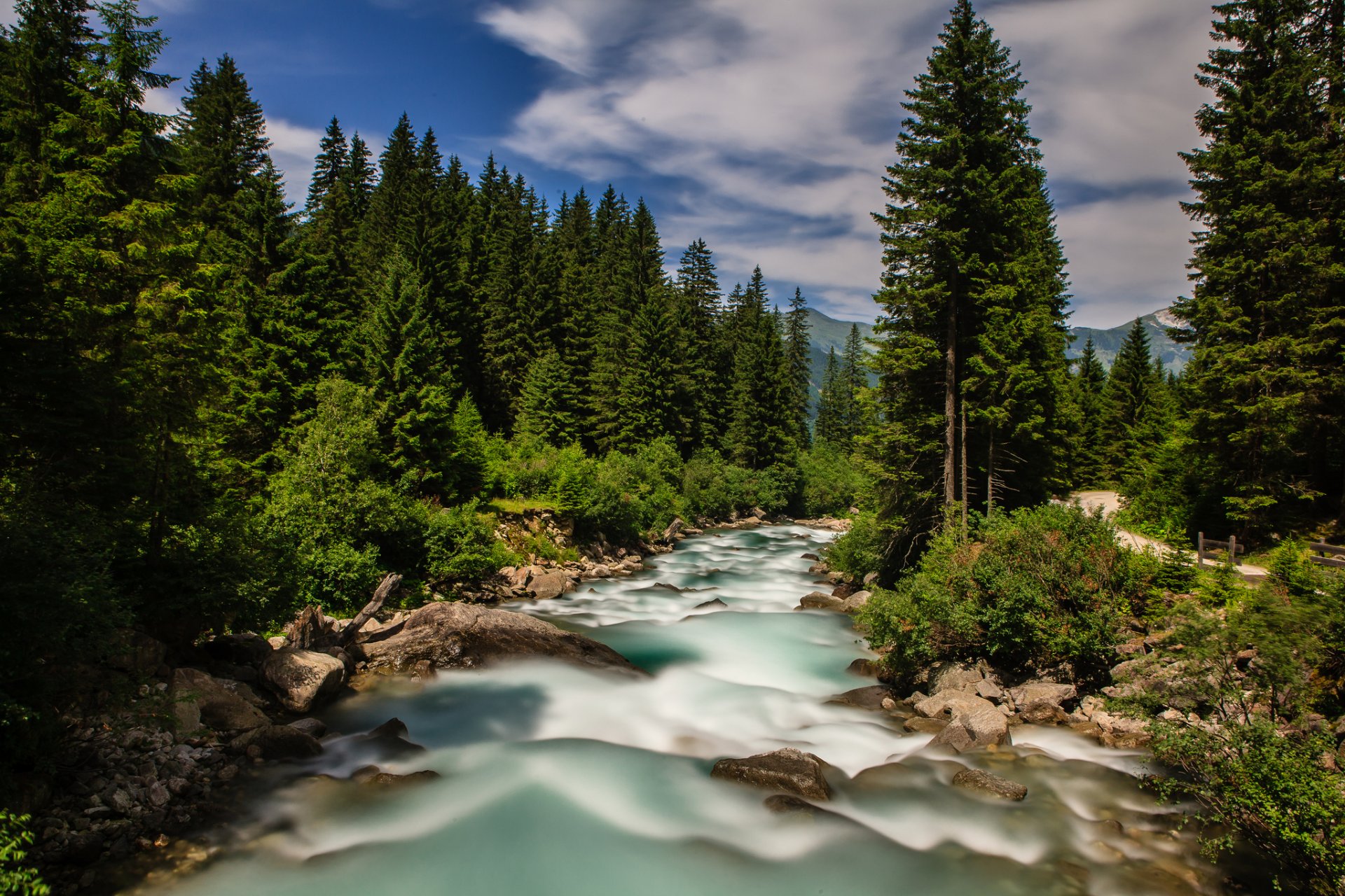 río krimlä ache austria alpes río krimler-ache bosque