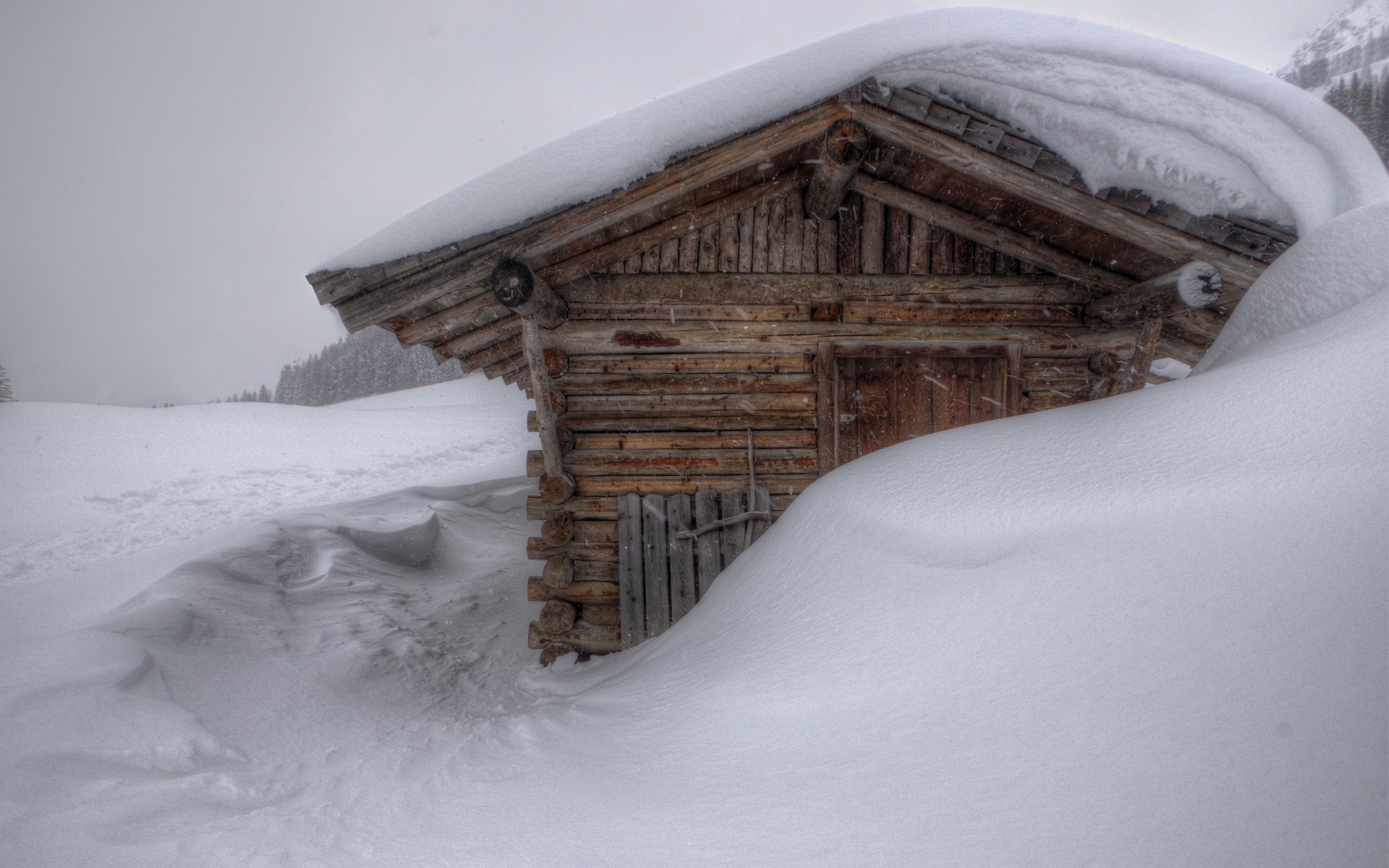 winter snow snowdrifts house house snow-covered