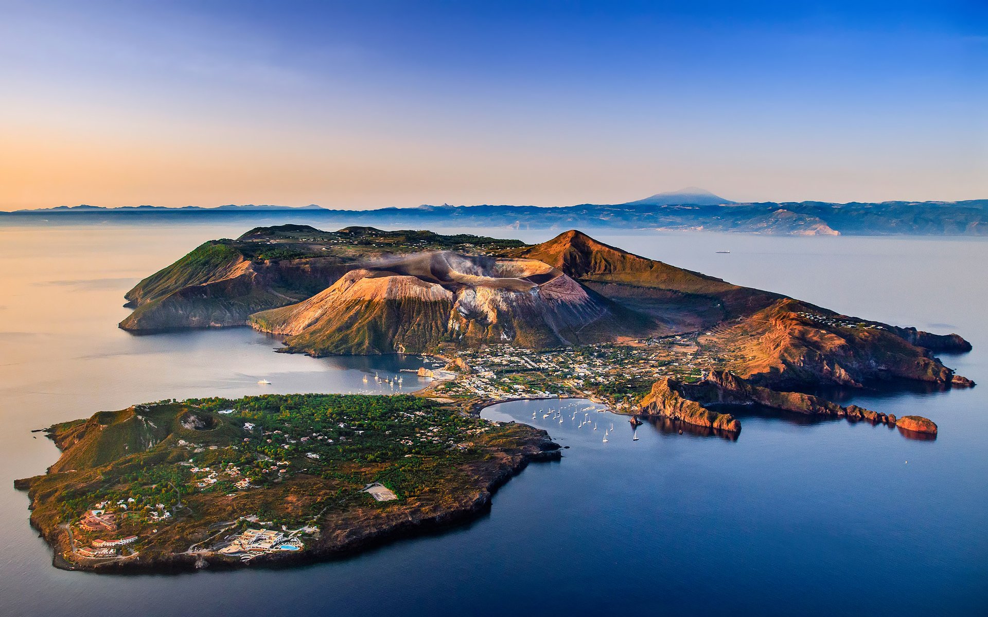 italie sicile îles lipares mer tyrrhénienne volcans mer navires ciel eau