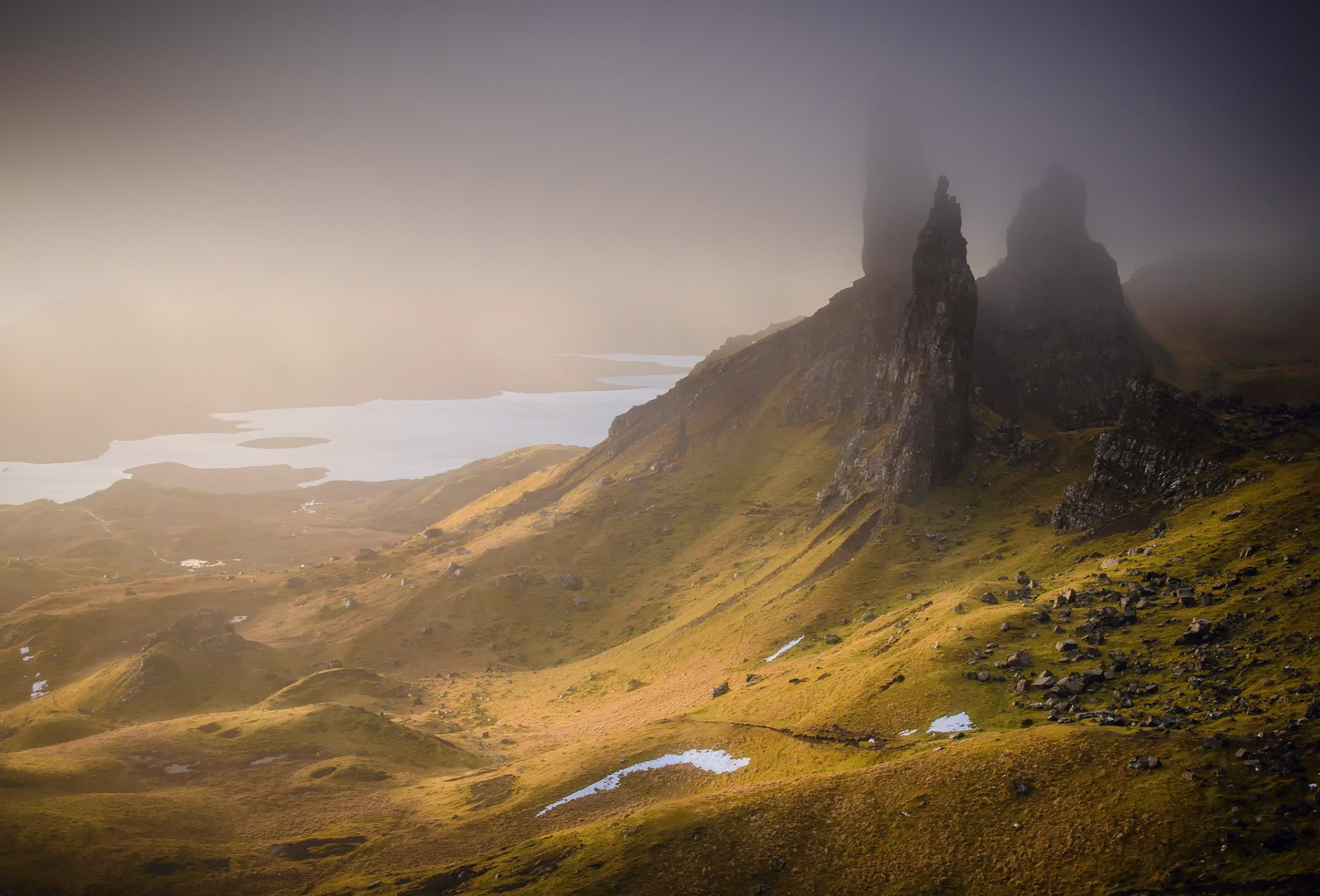 großbritannien schottland berge hügel felsen steine tal nebel