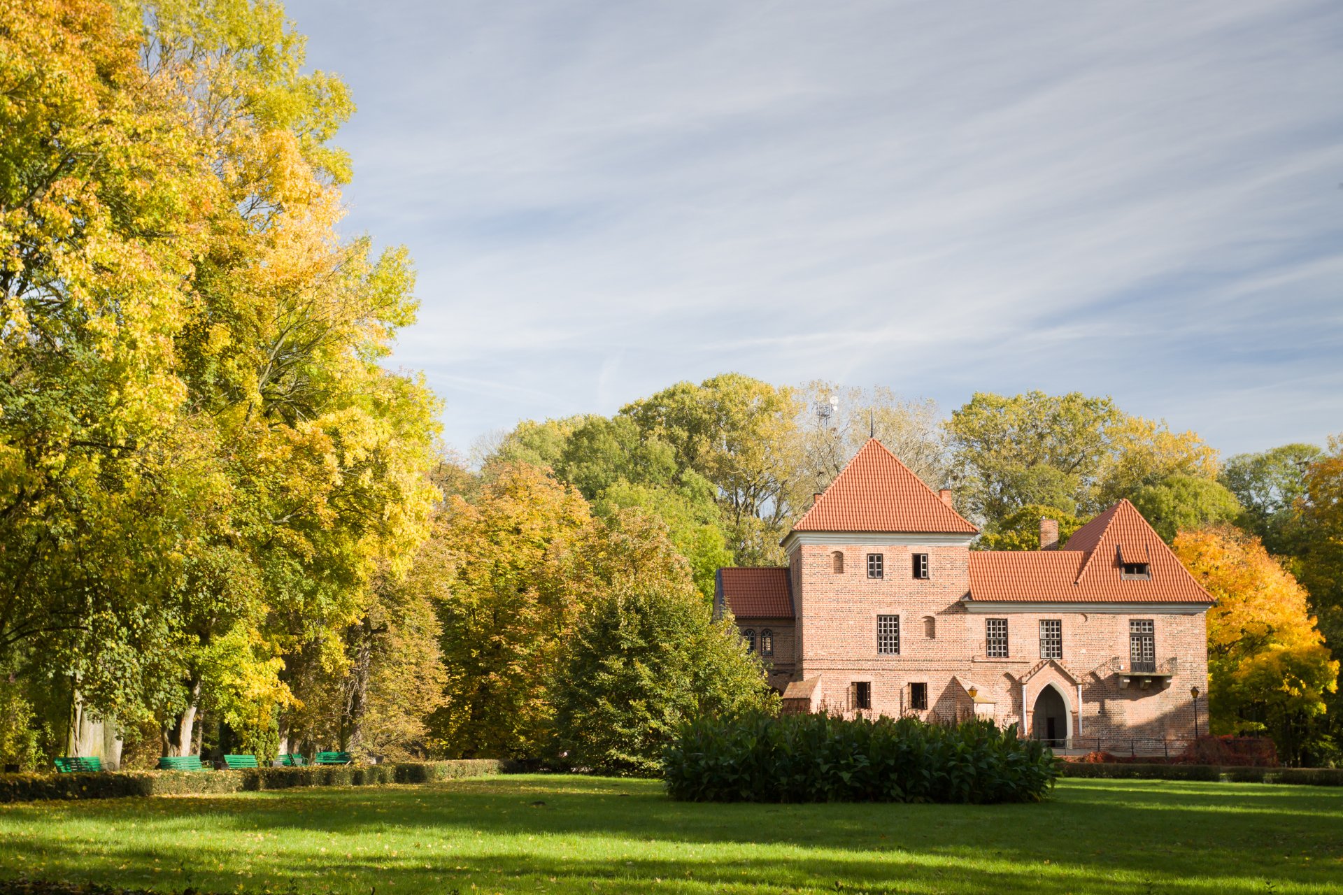 kutno polonia castillo arquitectura casa otoño parque árboles bancos naturaleza