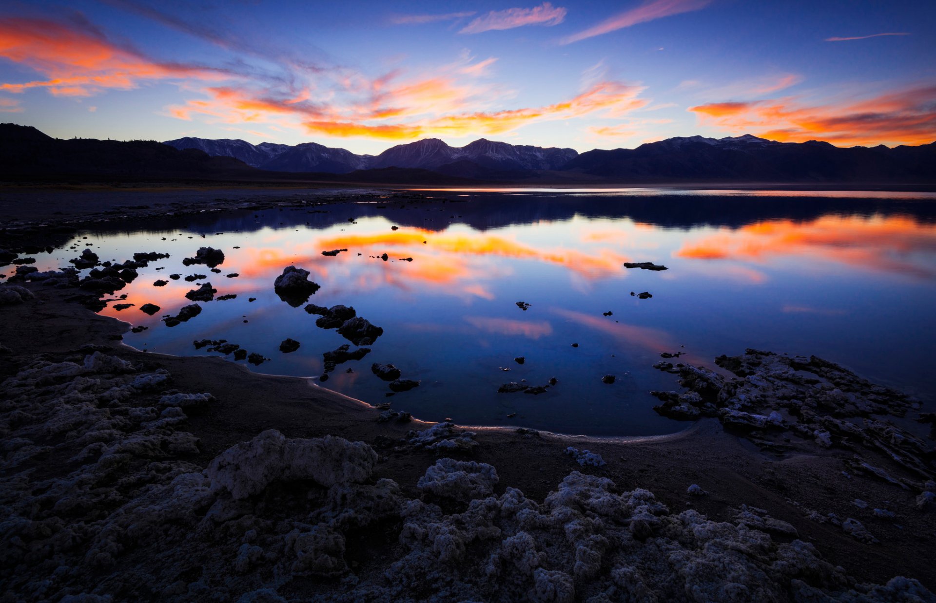 kalifornien see berge wolken reflexion