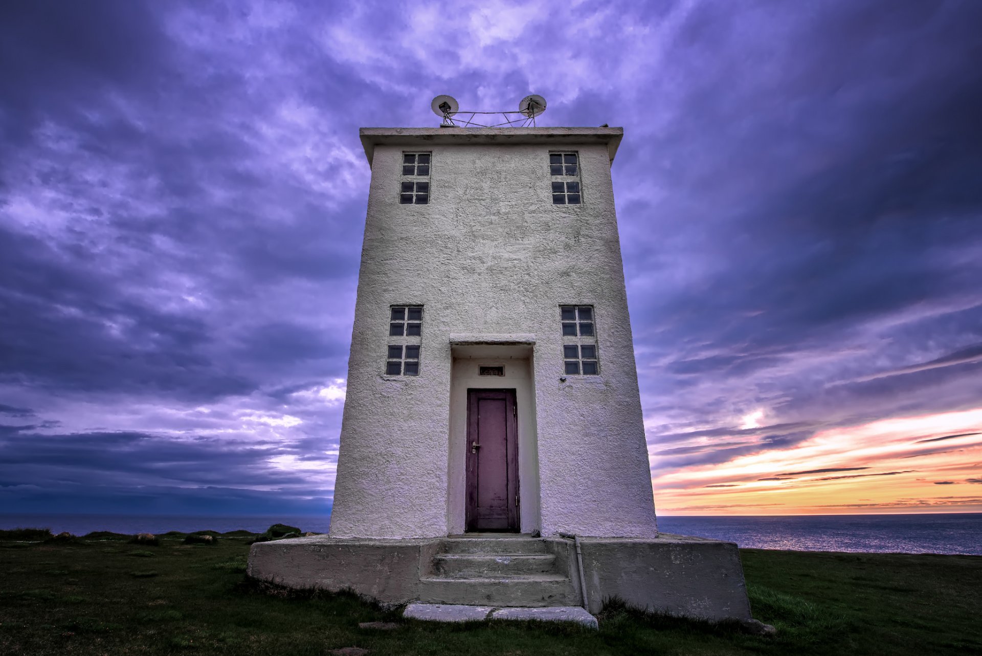 islanda faro mare cielo nuvole lilla viola sera tramonto nuvole