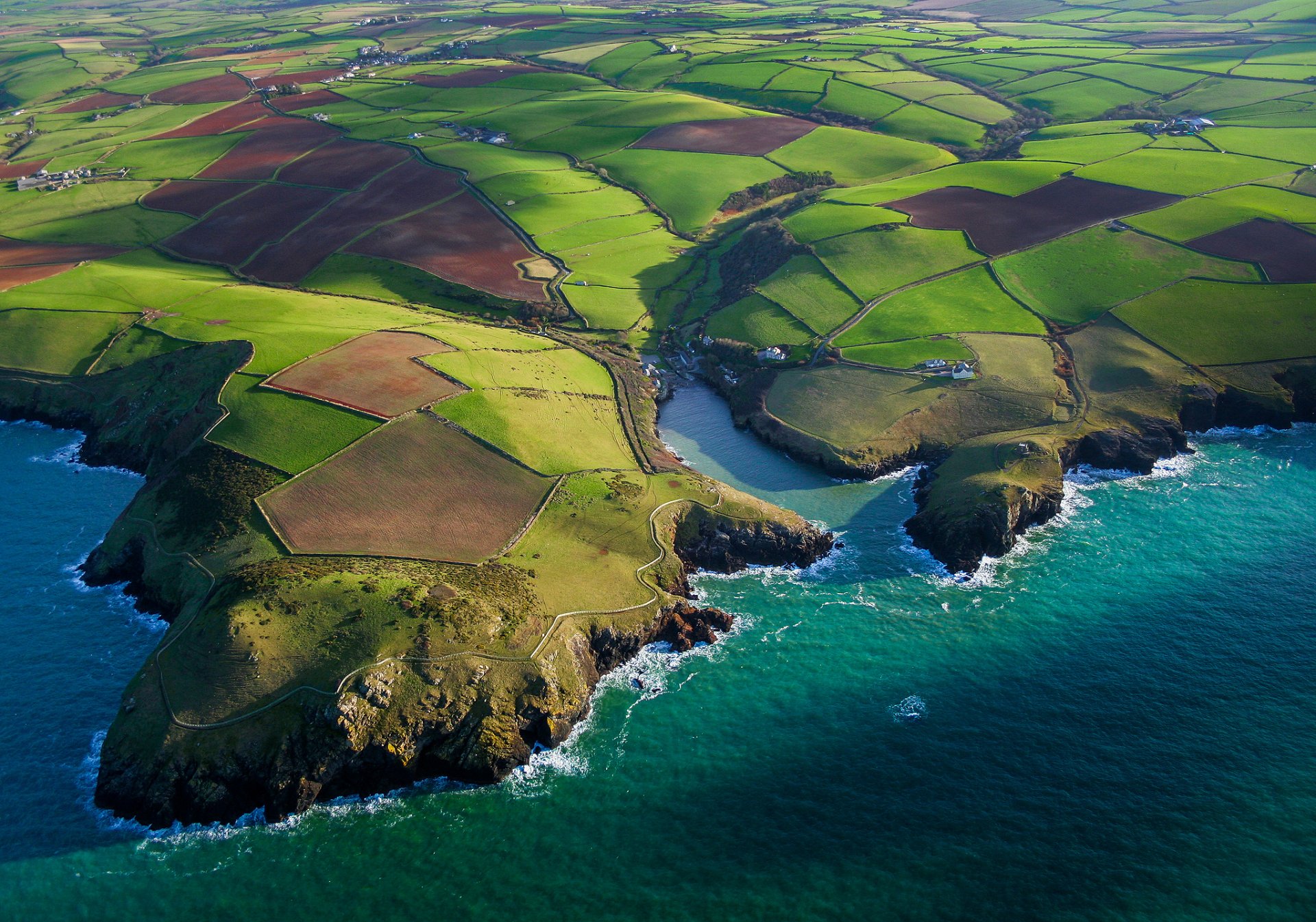 mar en el borde campos tierra