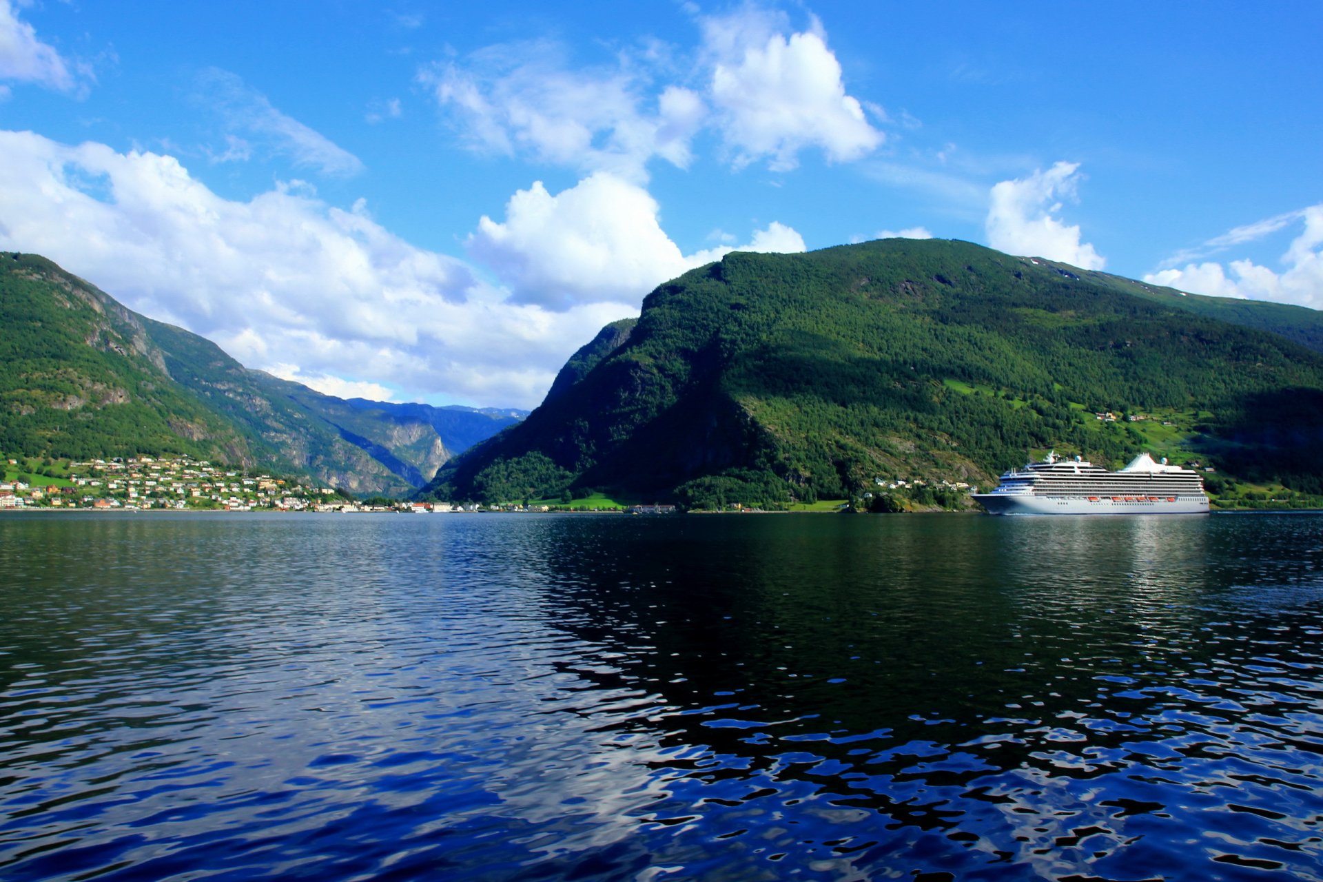 norwegia goi sogneford krajobraz natura domy las statek liniowiec