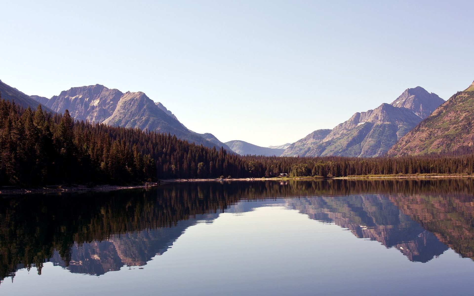 lac montagnes paysage