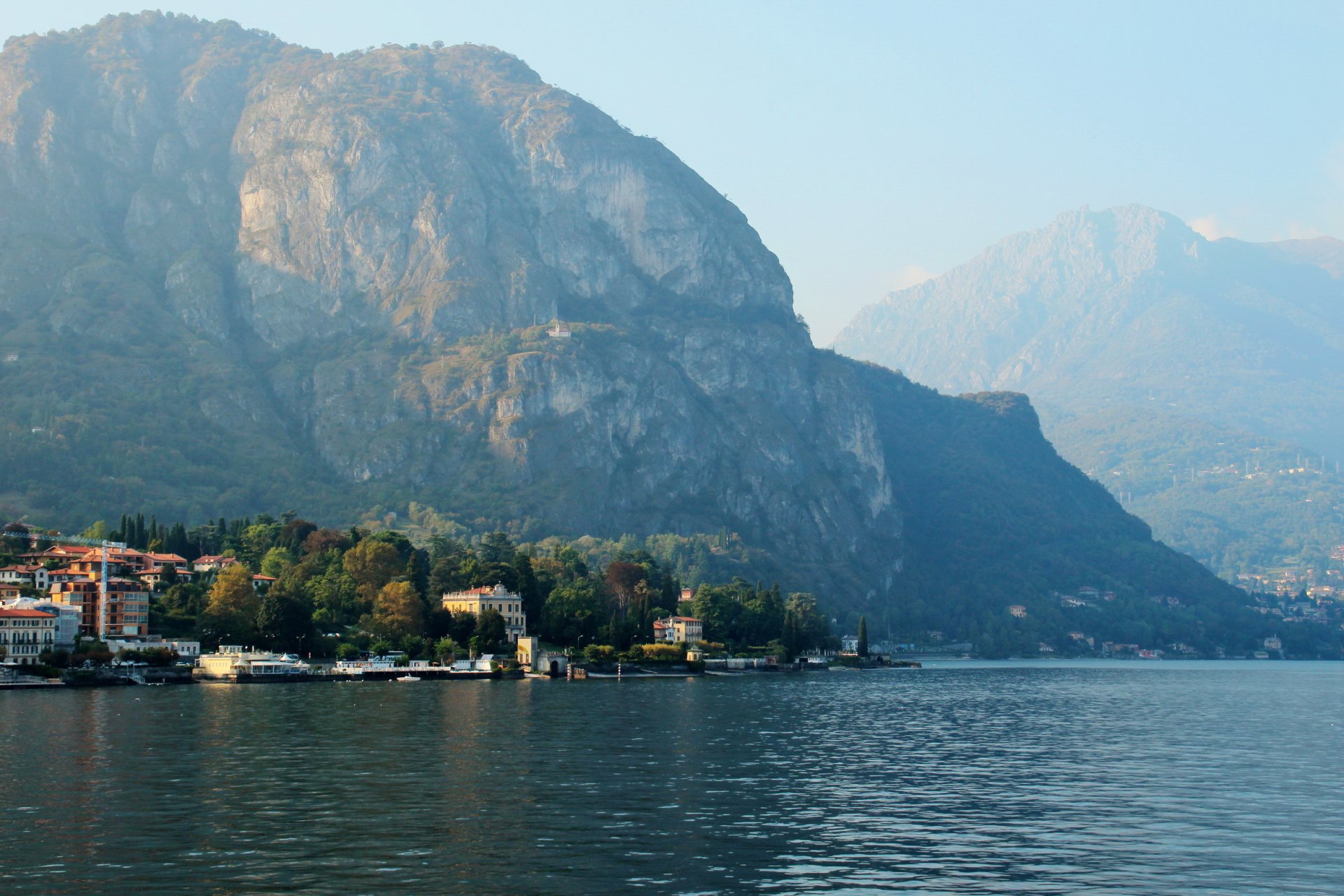 italie lombardie griante roches montagnes maisons