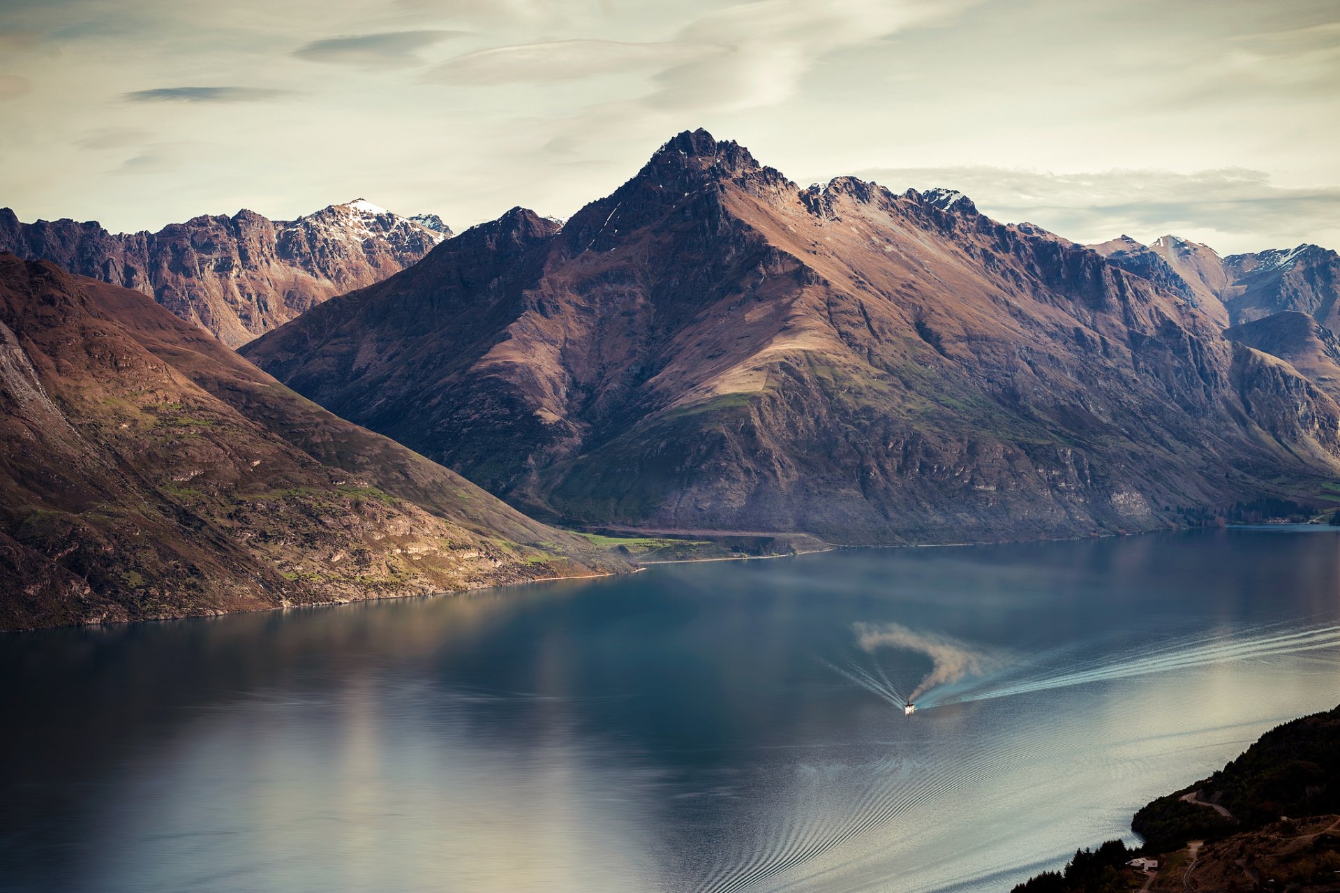 lake wakatipu queenstown berge fluss schiff natur neuseeland