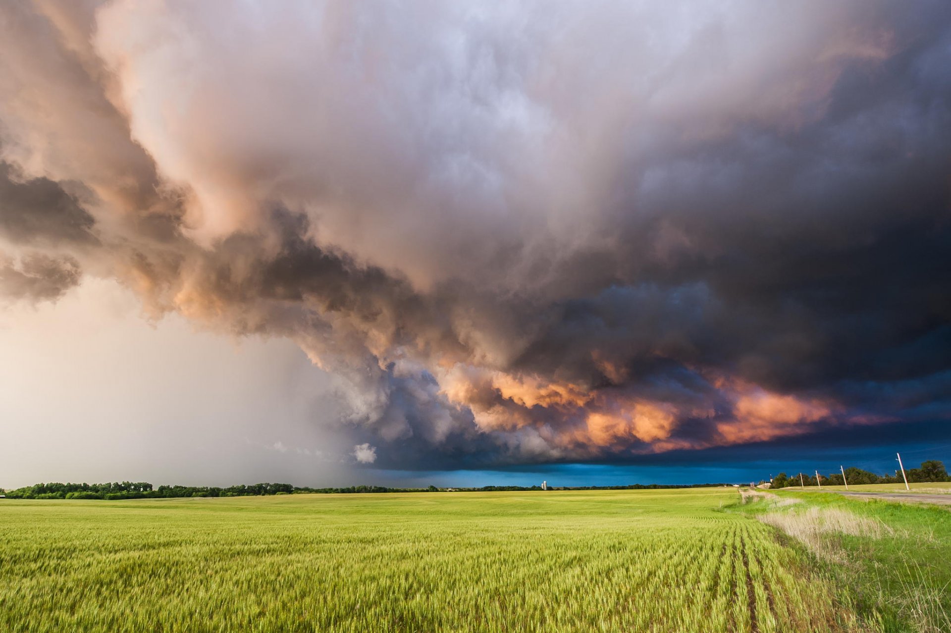 champ nature orage nuages paysage