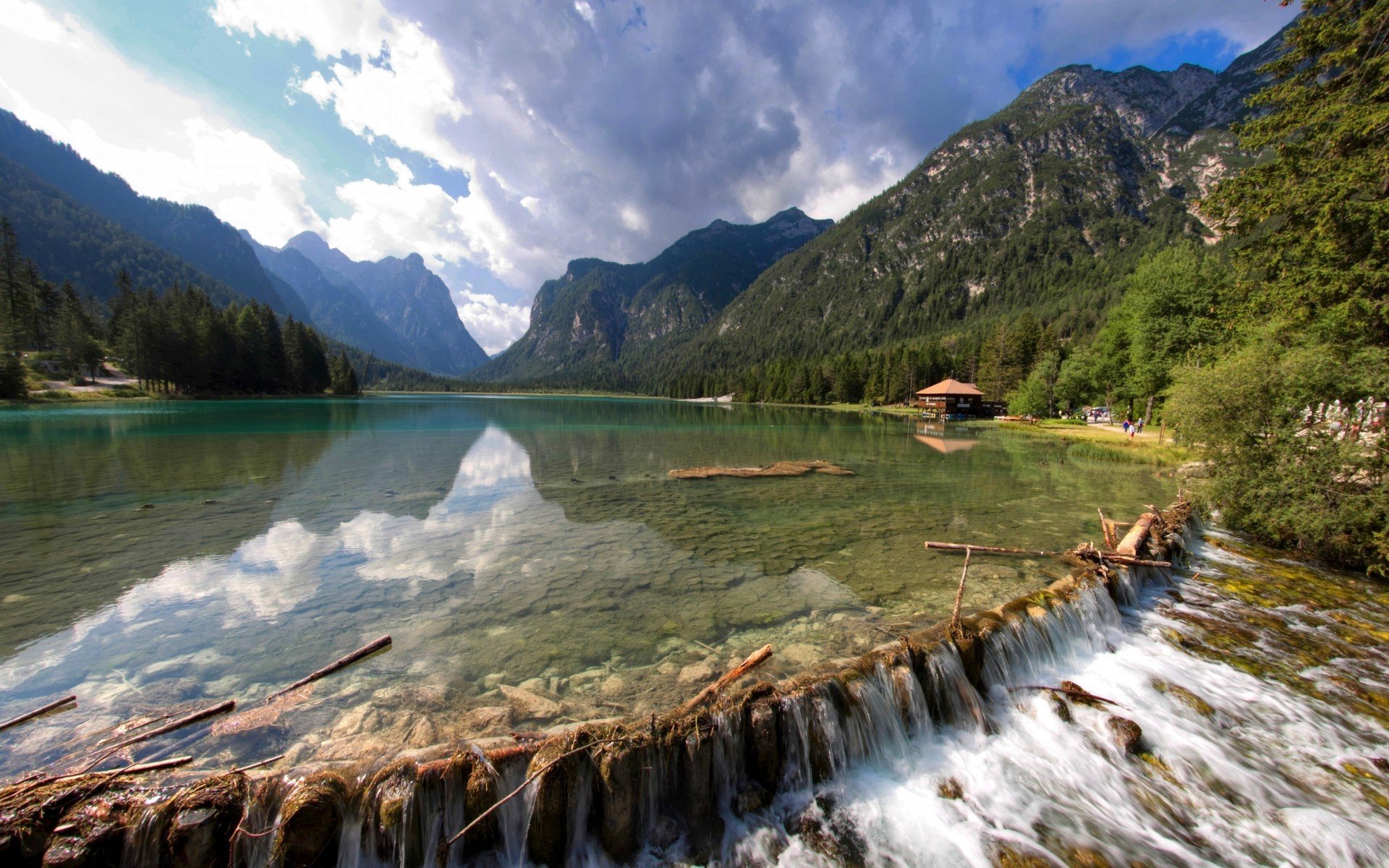 lago montagne casa foresta pietre paesaggio natura foto